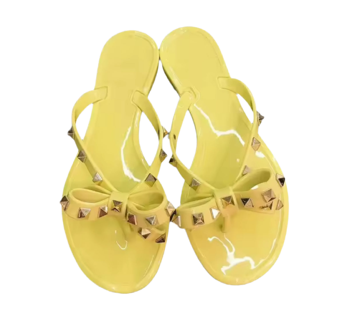 Knallgelbe Zehentrenner-Sandalen mit Nieten und Schleife – tropisch inszeniert