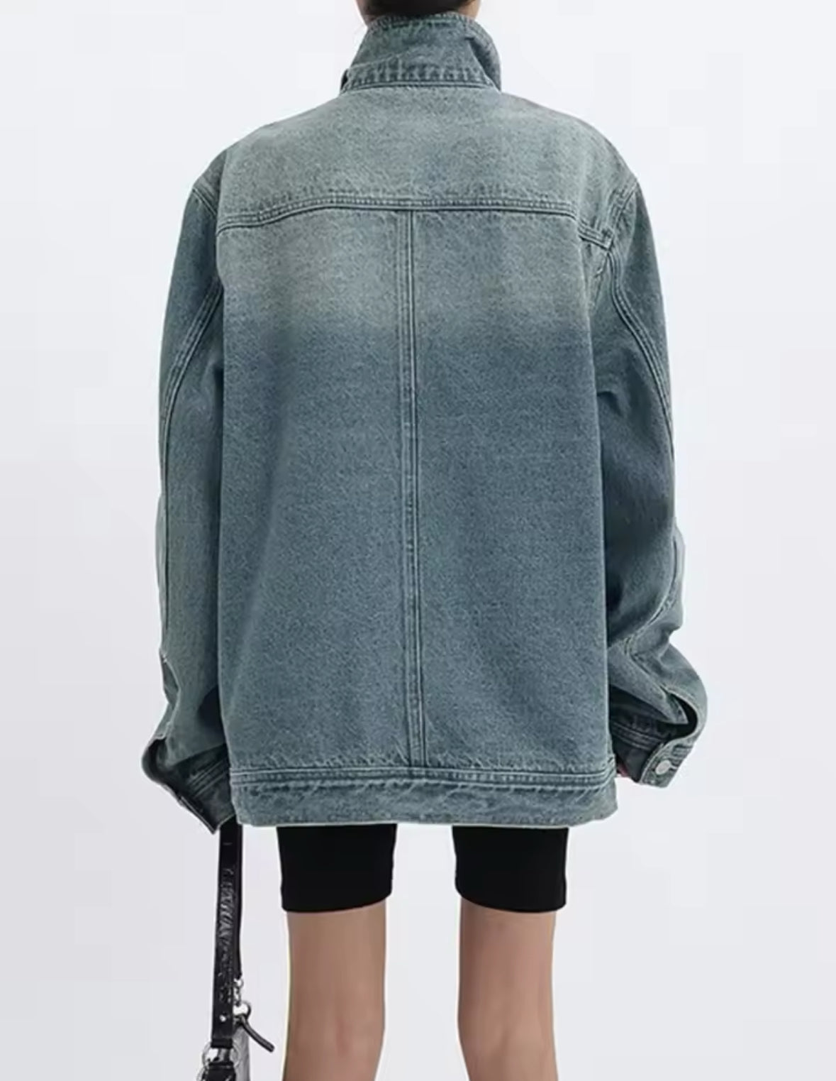 Oversized Denim Jacket – Der perfekte Mix aus Coolness & Komfort