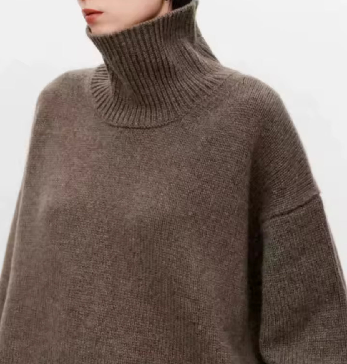 Luxuriöser Rollkragenpullover aus 100 % Kaschmir mit lockerer Passform, erhältlich in Taupe, Schwarz, Ivory und Moka