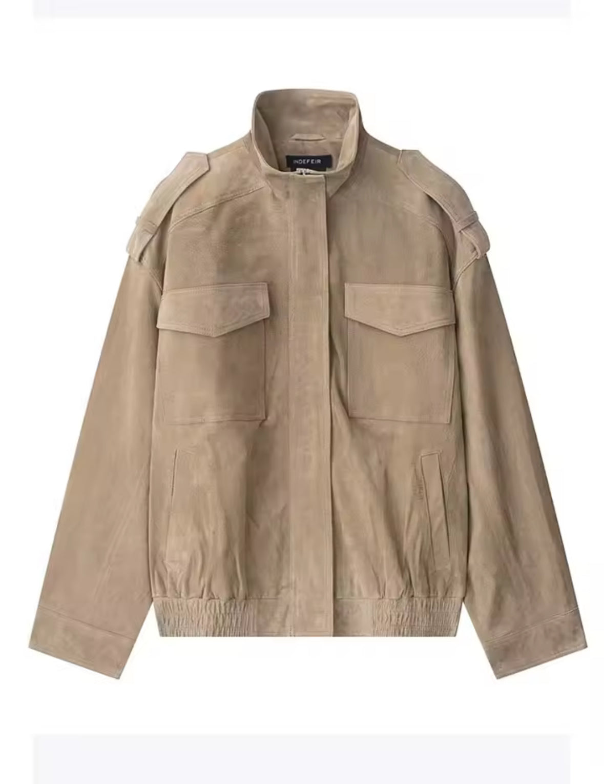 Savage Jacket in Sand – Beige Wildlederjacke mit Schulter-Details und elastischem Bund.