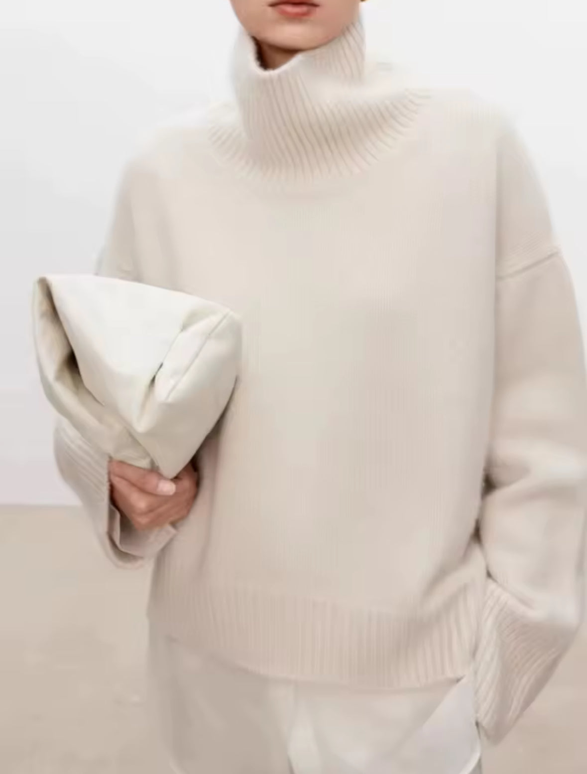 Luxuriöser Rollkragenpullover aus 100 % Kaschmir mit lockerer Passform, erhältlich in Taupe, Schwarz, Ivory und Moka
