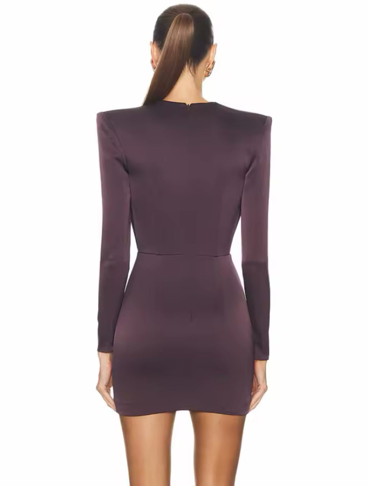 Weinrotes Satin-Minikleid mit tiefem V-Ausschnitt, langen Ärmeln und Schulterpolstern – elegantes Abendkleid für besondere Anlässe