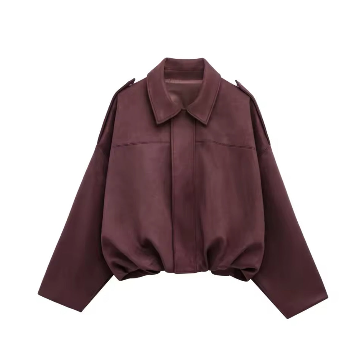 Oversized Übergangsjacke in Wildleder-Optik mit Schulterriegeln, versteckter Knopfleiste und gerafftem Saum – in Bordeaux, Khaki und Braun. Lässiger, moderner Vintage-Look.
