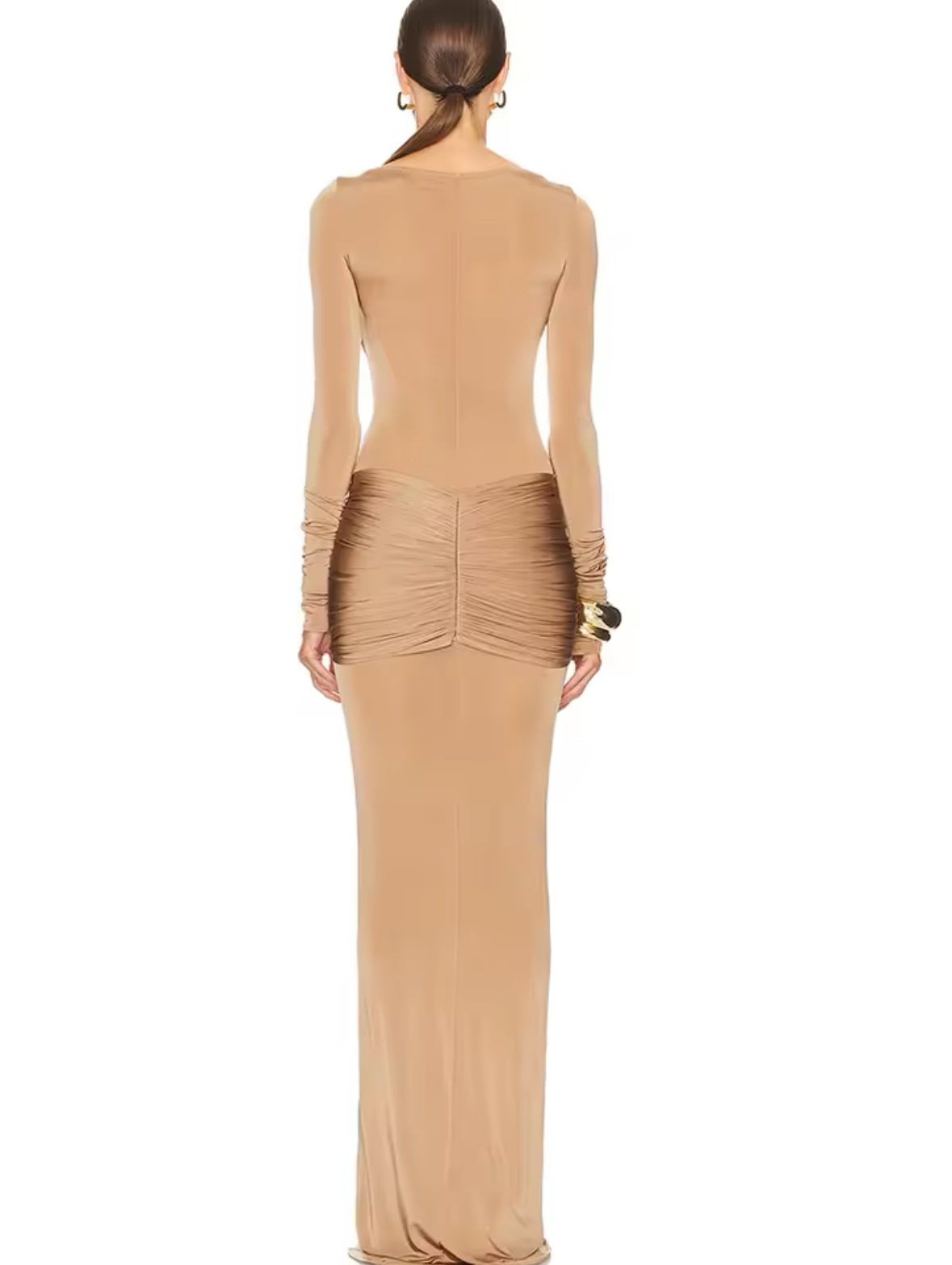 Elegantes Maxikleid in Nude mit raffinierten Drapierungen