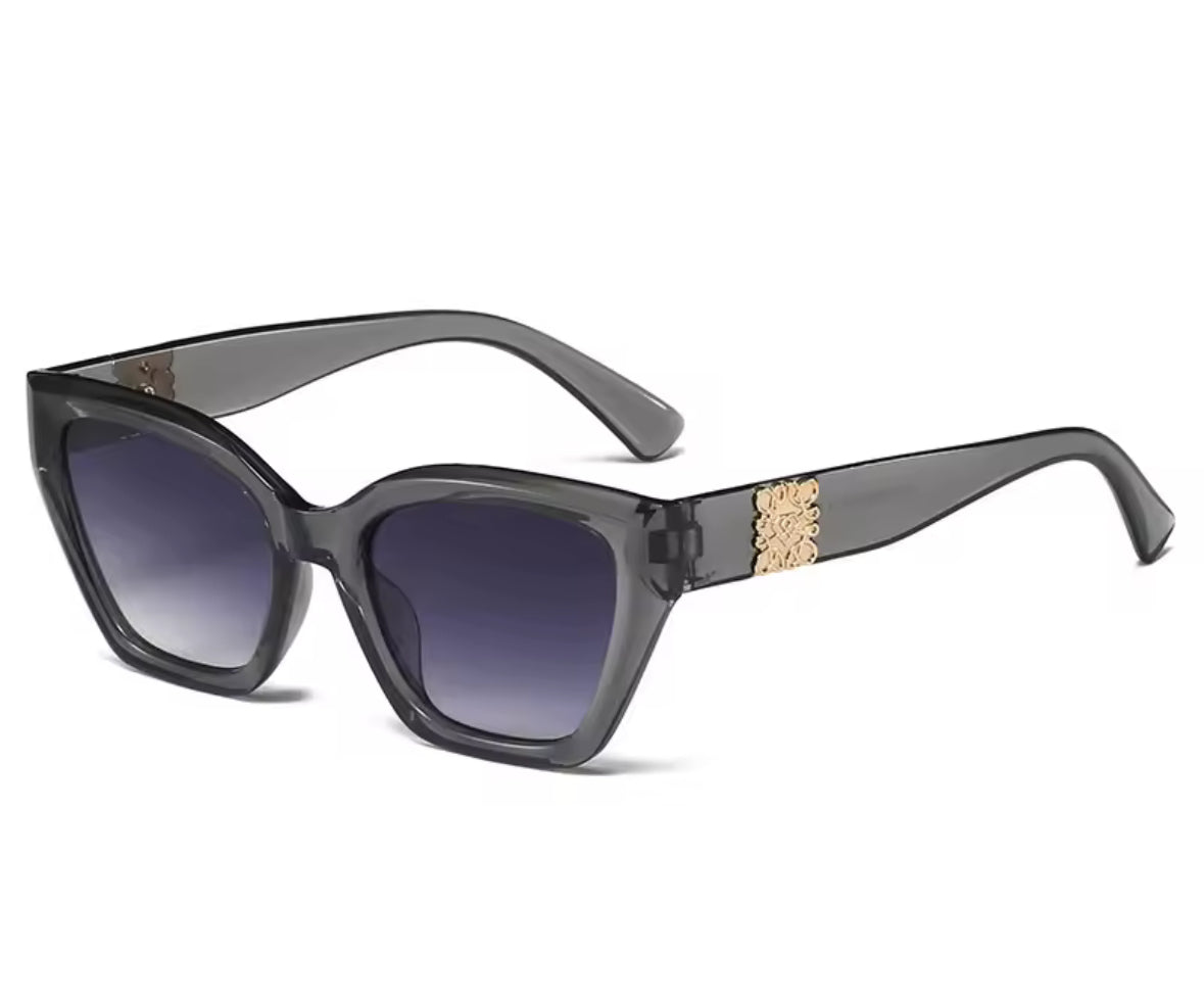 Sonnenbrille im LOEWE-inspirierten Stil mit goldener Verzierung, erhältlich in sechs Farben mit breitem Rahmen