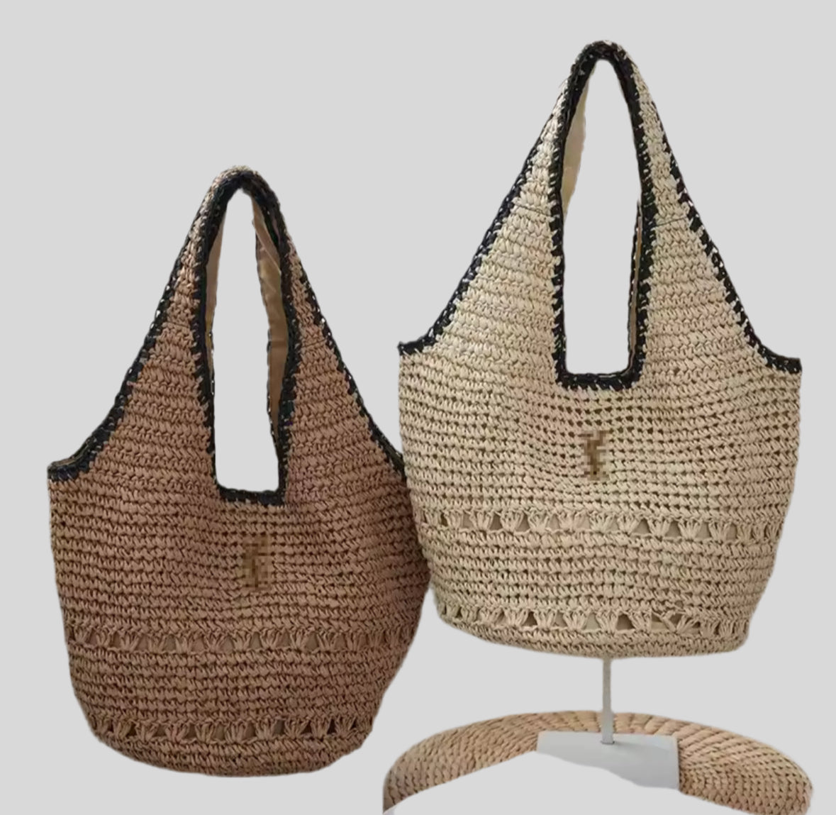 Handgeflochtene Stroh-Tasche in Beige mit schwarzem Rand