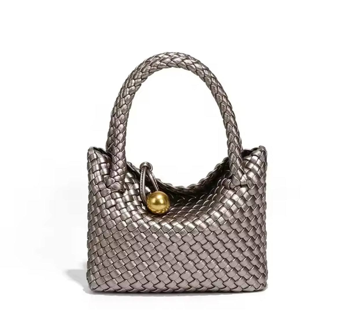 Luxuriöse, handgeflochtene Ledertasche mit goldener Kugelverzierung. Das elegante Design verleiht jedem Look einen Hauch von Raffinesse. Verfügbar in verschiedenen Farben, darunter Schwarz, Braun, Grün, Bordeaux, Silber und Pastelltöne.