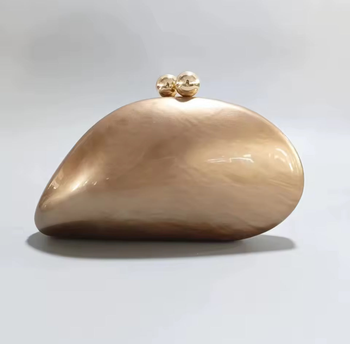 Bronzefarbene Clutch mit Glanzfinish