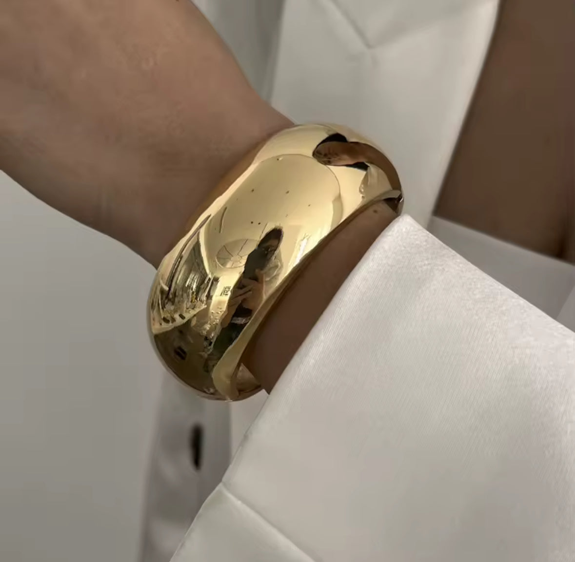 L’Art du Volume – Golden Armcuff