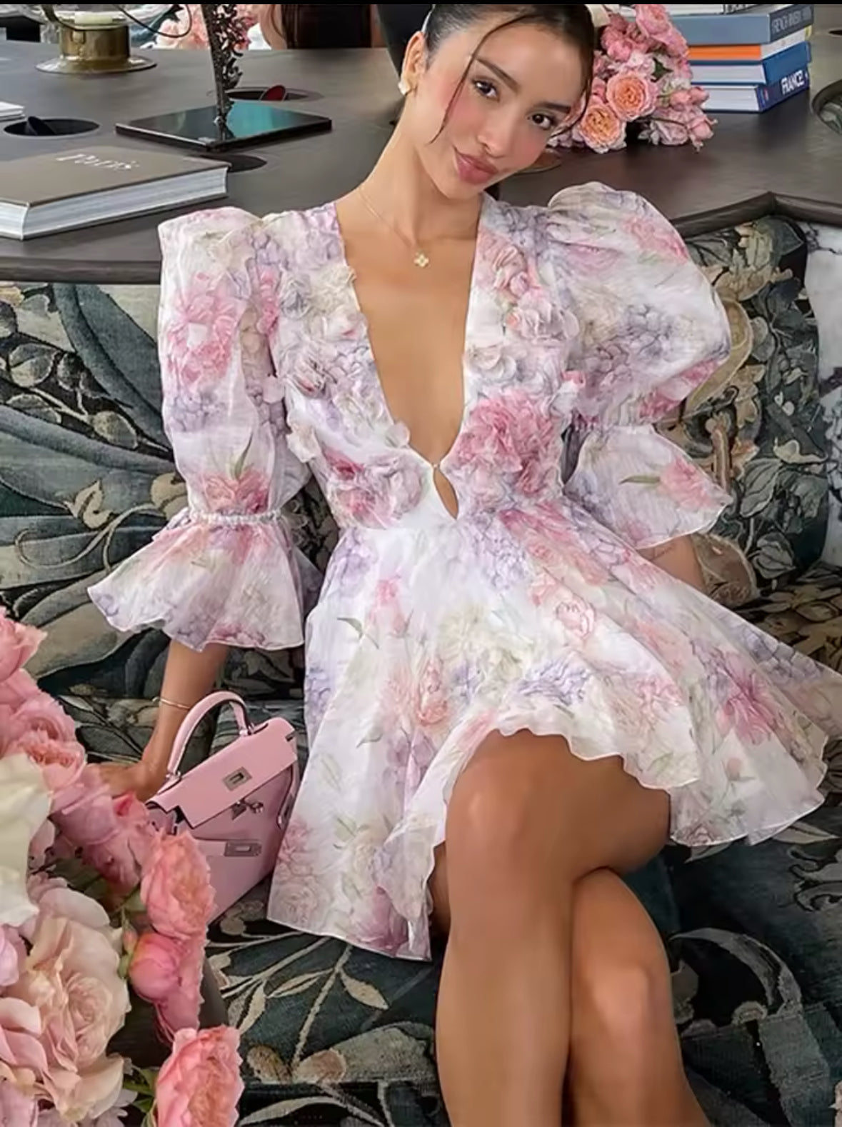 Verspieltes Volantkleid mit Blumendruck, Rüschendetails und ausgestelltem Rock