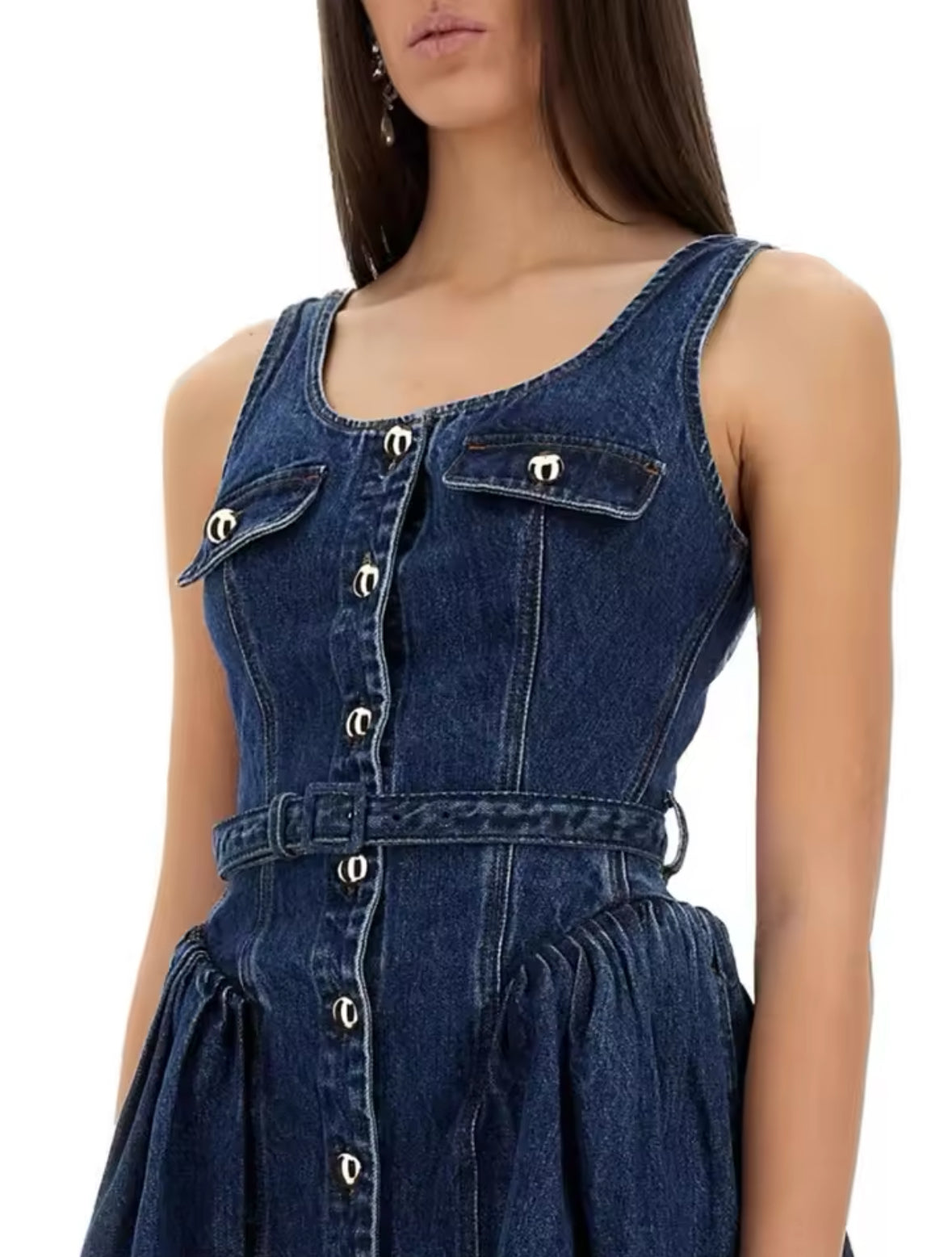 Damen Minikleid aus dunkelblauem Denim mit Knopfleiste, Taillengürtel und Brusttaschen – figurbetontes Jeanskleid im luxuriösen Vintage-Stil