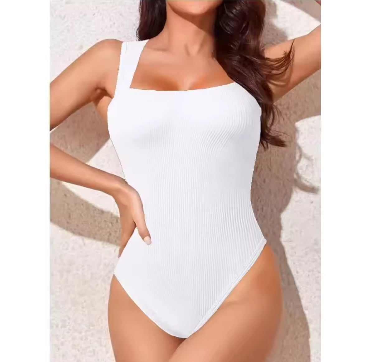 Formender Shapewear-Body für Damen in verschiedenen Farben – figurbetonter Schnitt mit quadratischem Ausschnitt, glättender Effekt an Taille und Bauch – erhältlich einzeln oder im praktischen Dreierpack.