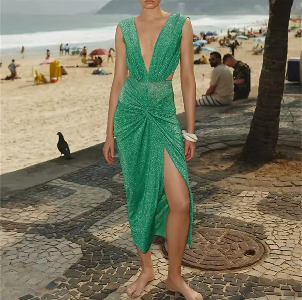 Glowia Badeanzugset in Mintgrün mit Drapé-Rock – glamouröser Zweiteiler mit glitzernder Oberfläche und hohem Schlitz.