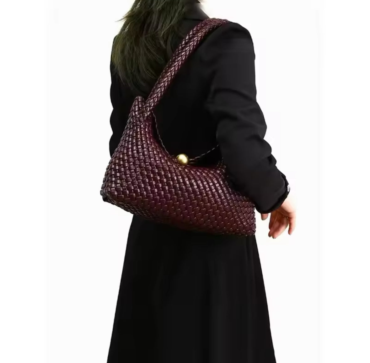 Edle bordeauxfarbene Handtasche mit passendem Mini-Pouch in hochwertiger Flechtoptik, mit goldenem Kugelverschluss.