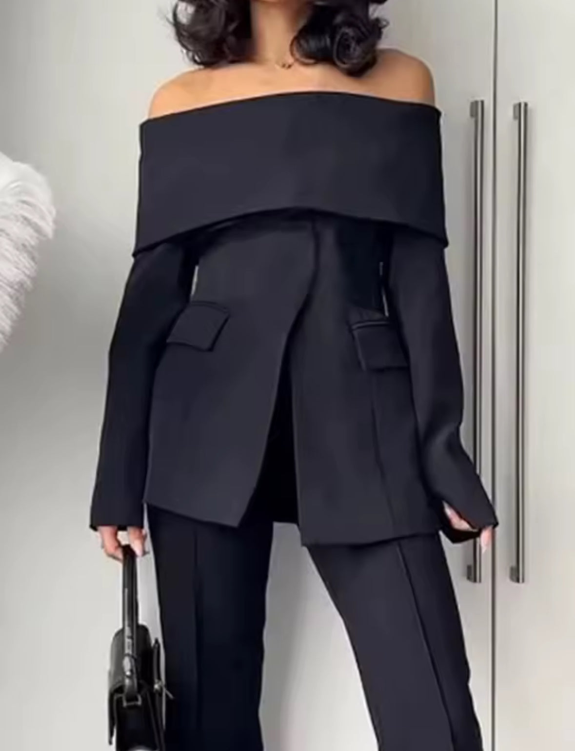 Élégance Off-Shoulder Suit