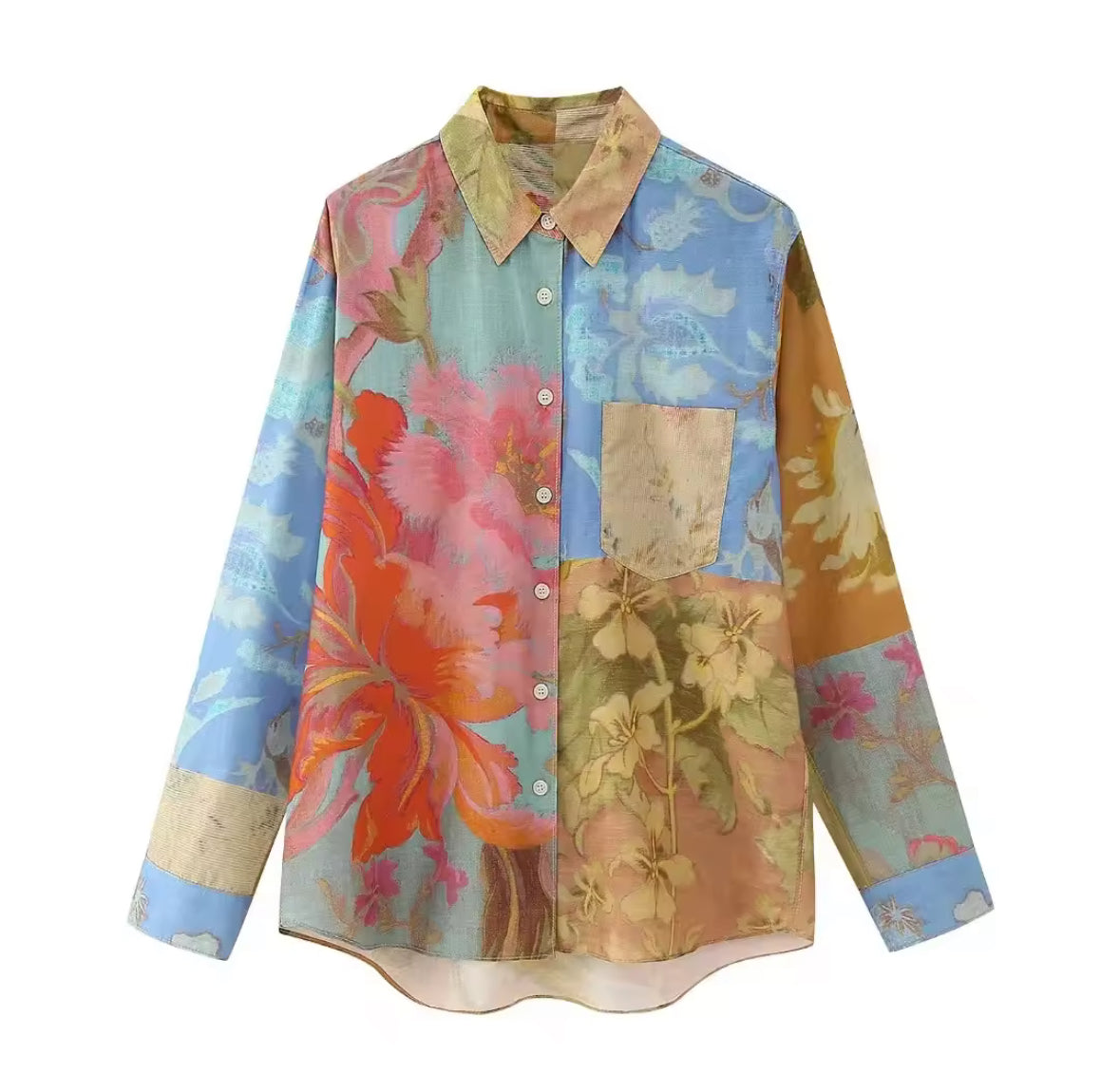 Zweiteiler bestehend aus Bluse und Hose mit floralen Mustern in Pastell