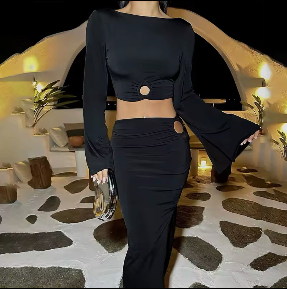Schwarze Variante des Santorini Goddess Sets mit sinnlicher Silhouette und goldenen Details.