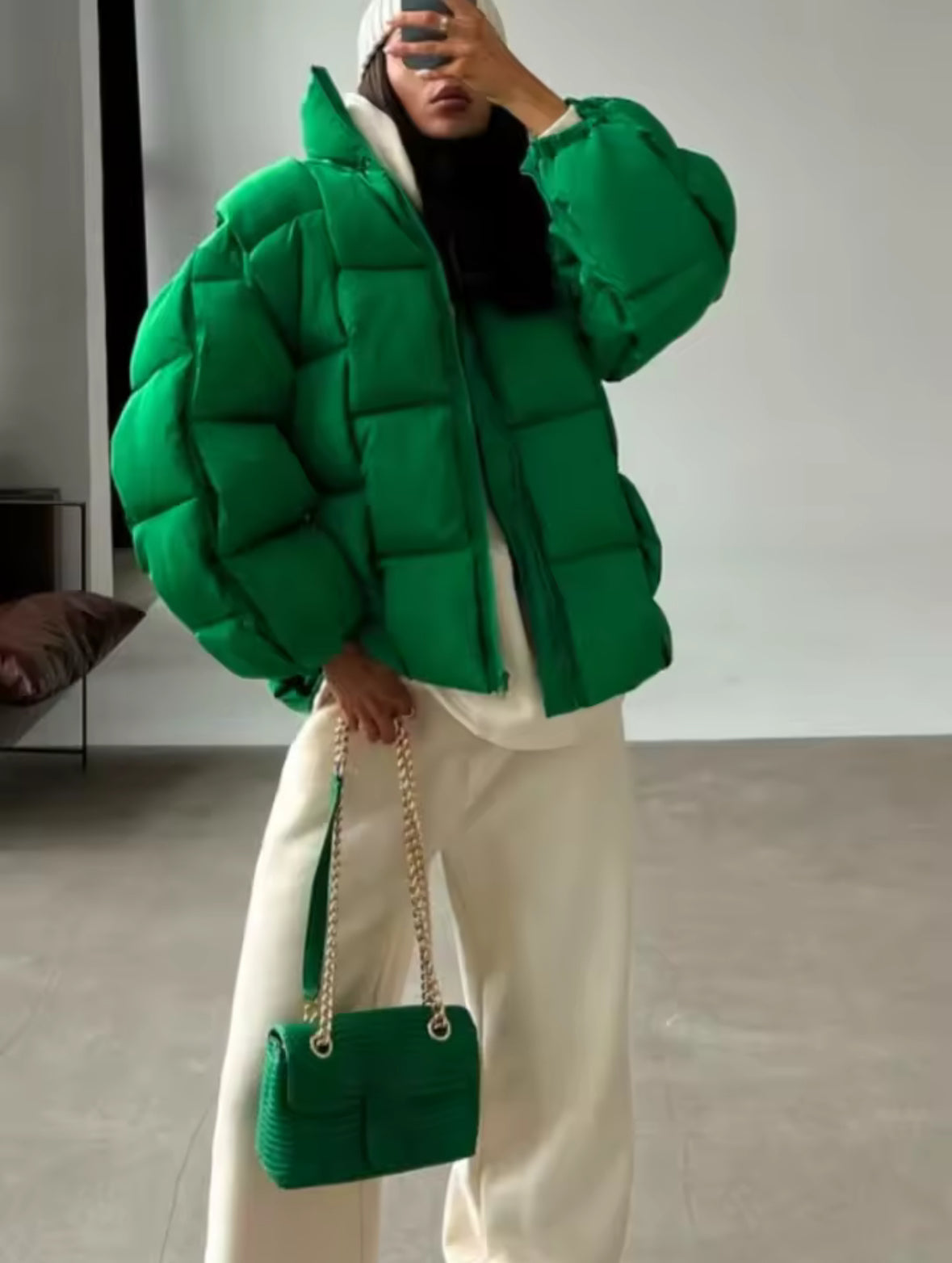 Smaragdgrüne Oversize Jacke im modernen Streetstyle