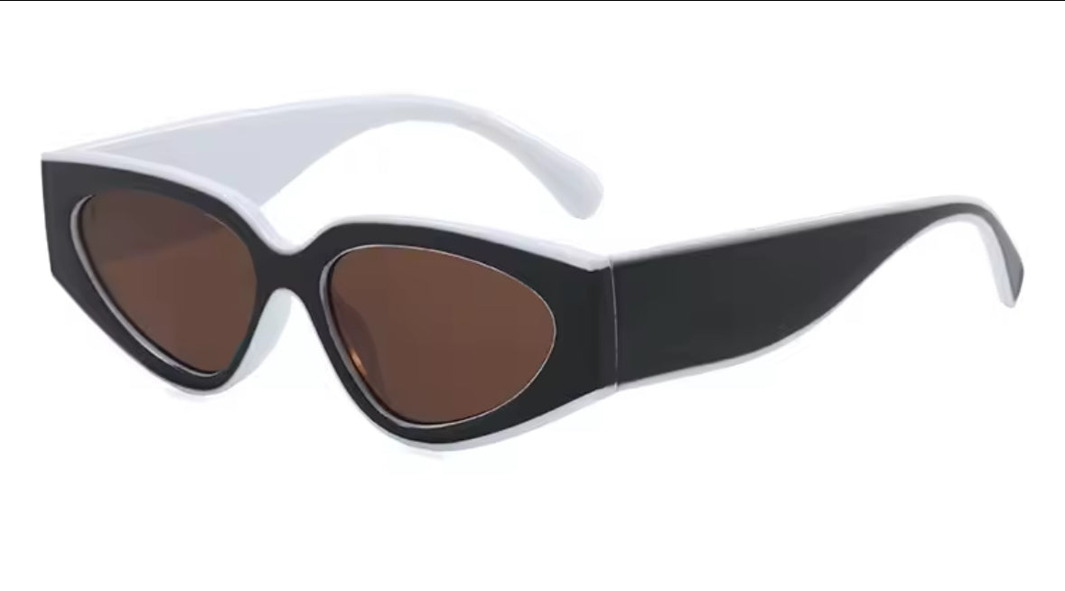 Schwarze Cat-Eye Brille mit breitem Rahmen