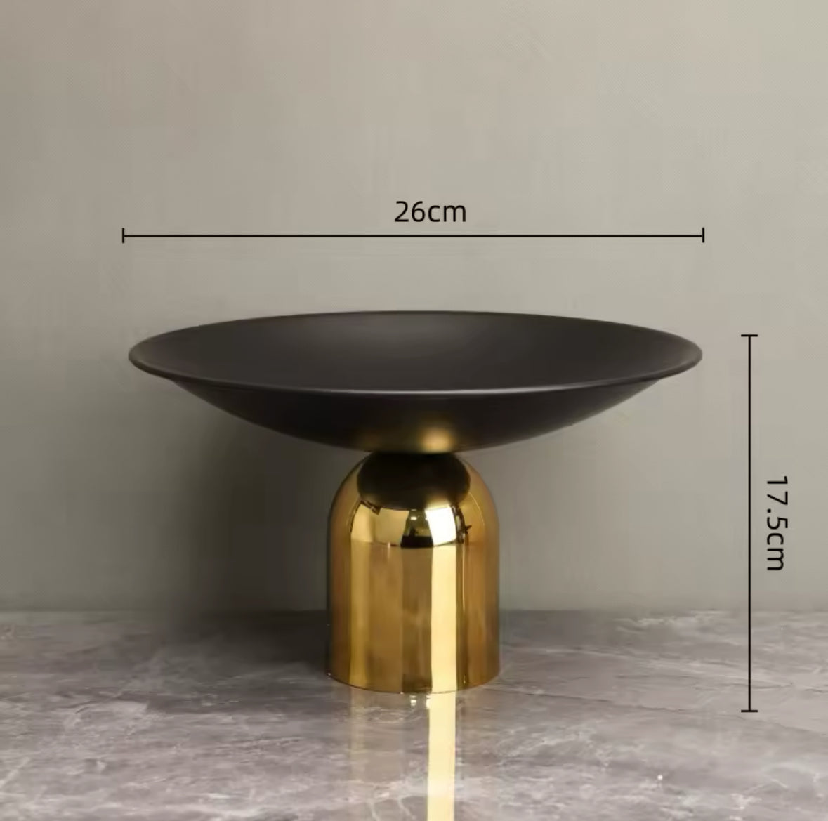 Luxuriöse Design-Schale mit edler goldener Basis, erhältlich in mattem Schwarz oder klarem Glas. Perfekt als Obstschale oder stilvolles Deko-Element.