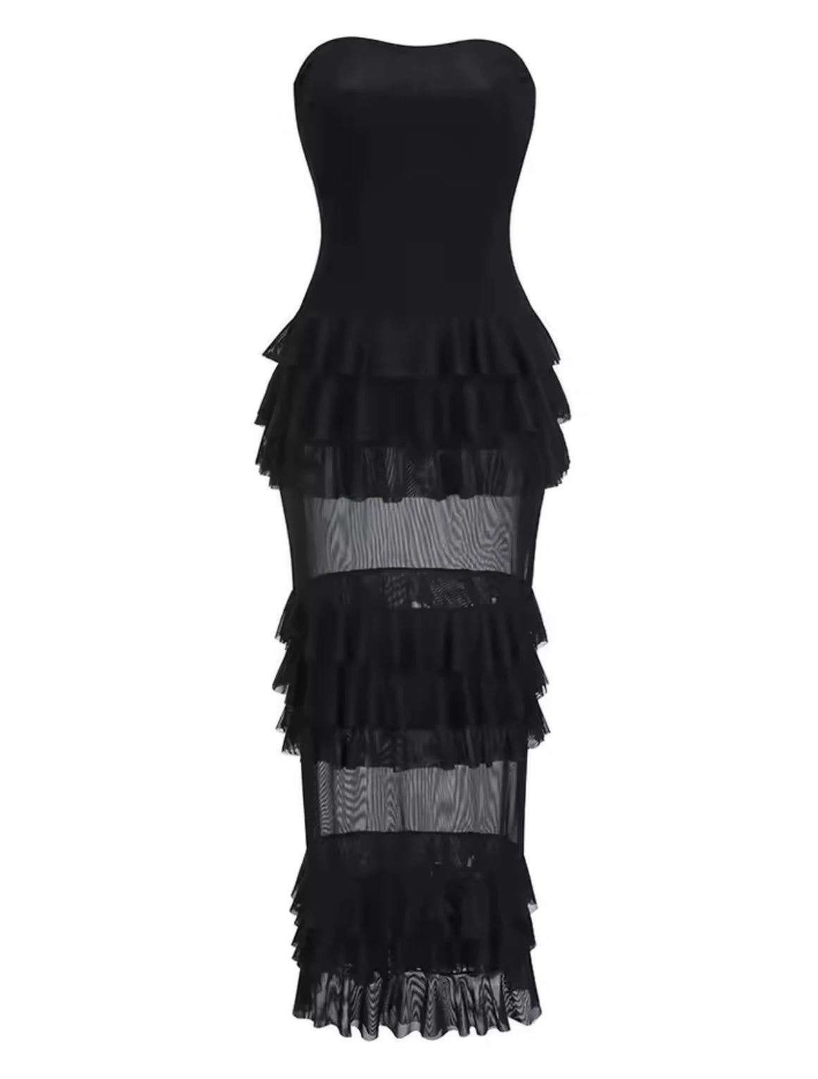 Model trägt ein trägerloses schwarzes Maxikleid mit mehreren Lagen Volants und transparenten Mesh-Einsätzen im Rockbereich. Das Kleid betont die Taille und wirkt elegant und feminin.