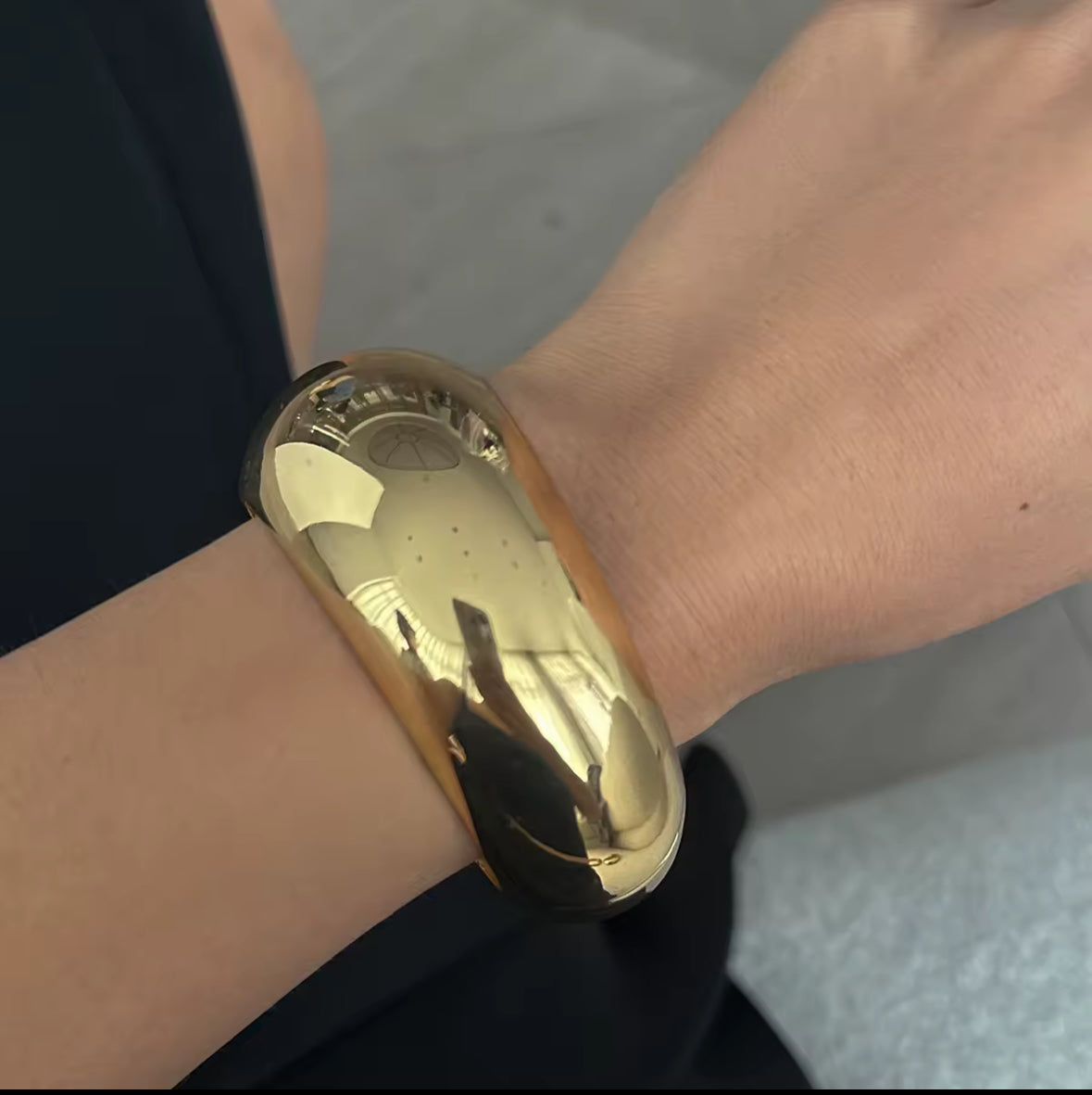 L’Art du Volume – Golden Armcuff