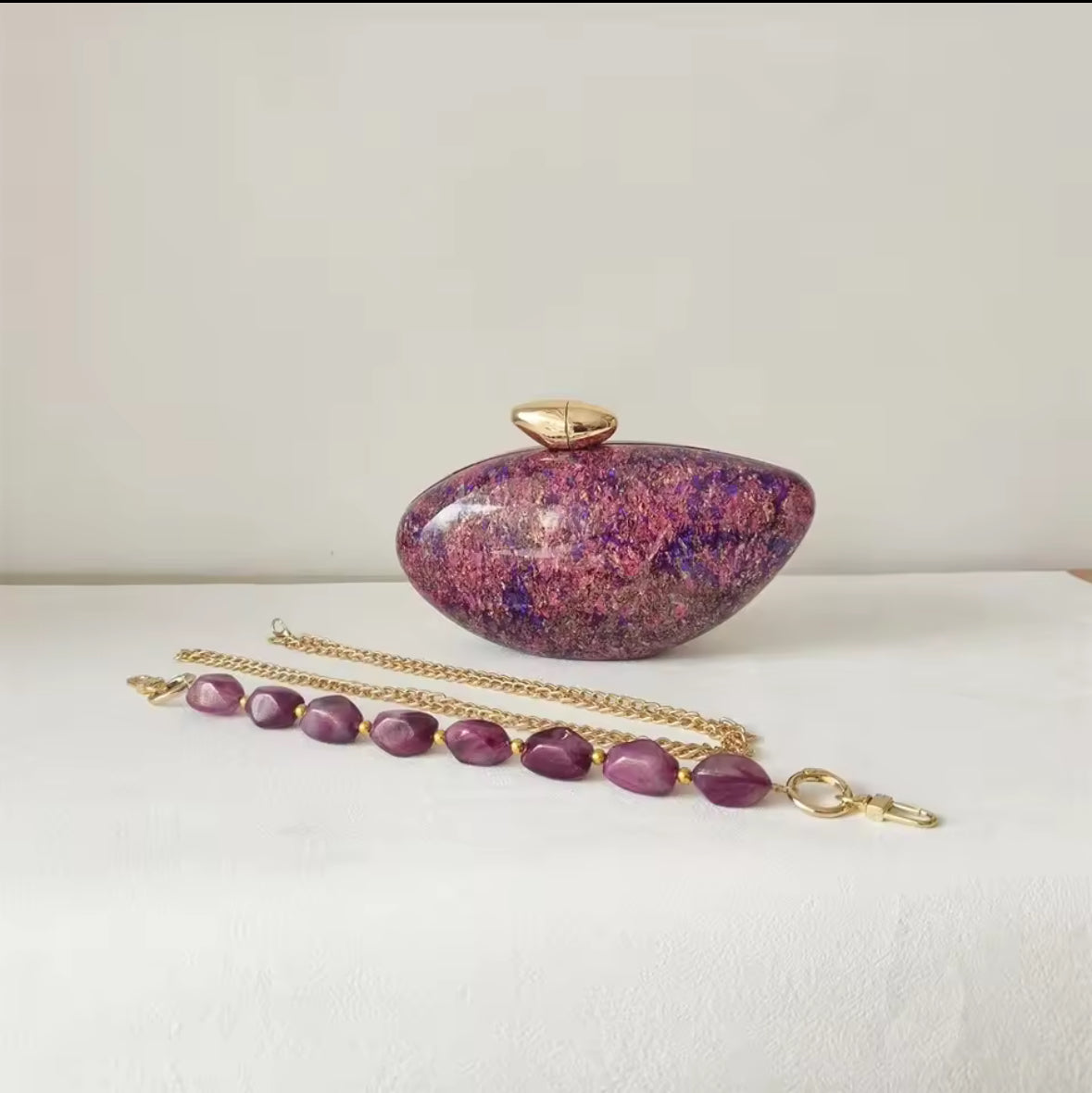 Gemme Élégante – Statement Clutch