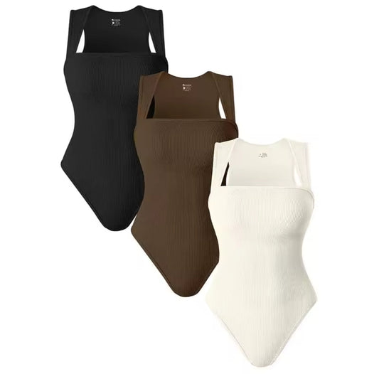 Formender Shapewear-Body für Damen in verschiedenen Farben – figurbetonter Schnitt mit quadratischem Ausschnitt, glättender Effekt an Taille und Bauch – erhältlich einzeln oder im praktischen Dreierpack.