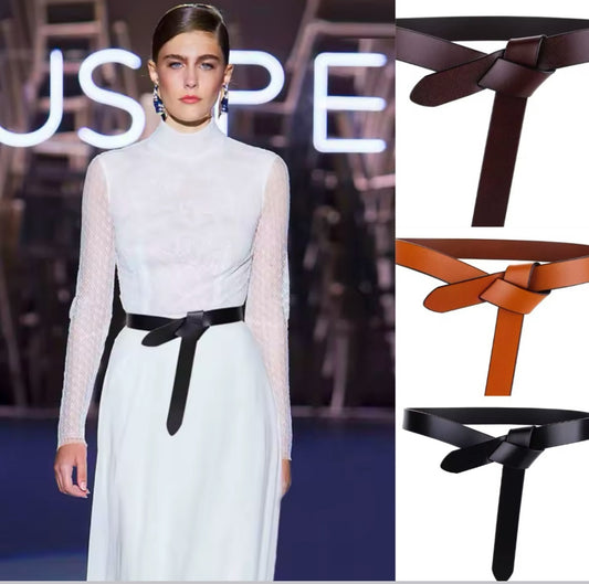 Eleganter Ledergürtel mit kunstvoll geknotetem Design. Verfügbar in Schwarz, Dunkelbraun und Cognacbraun – perfekt, um jedem Outfit eine edle, feminine Silhouette zu verleihen.