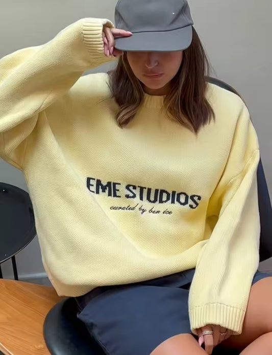 Gelber Oversize Sweater mit Logo-Print – Eme Studios