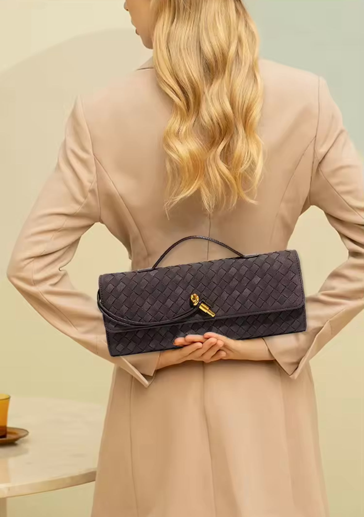 Bottea Weave Clutch – Eleganz im geflochtenen Design