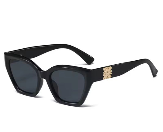 Sonnenbrille im LOEWE-inspirierten Stil mit goldener Verzierung, erhältlich in sechs Farben mit breitem Rahmen
