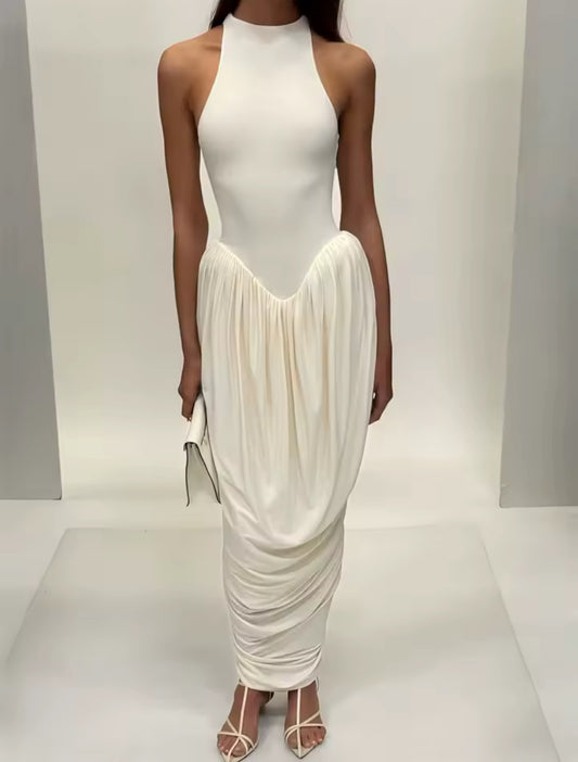 Weiß: „Élégance Drapé Dress in Weiß – elegantes Abendkleid mit Drapé-Details