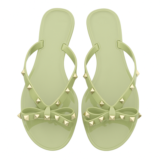 Pistaziengrüne Jelly Flip-Flops mit goldenen Nieten und Schleife 