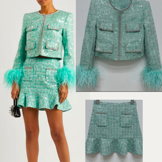 Glamour-Tweed Set: Jacke & Rock mit Pailletten und Feder-Details