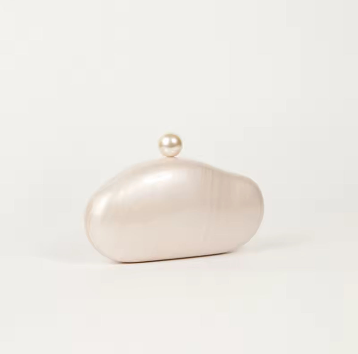Gelbe Clutch mit Perlenverschluss